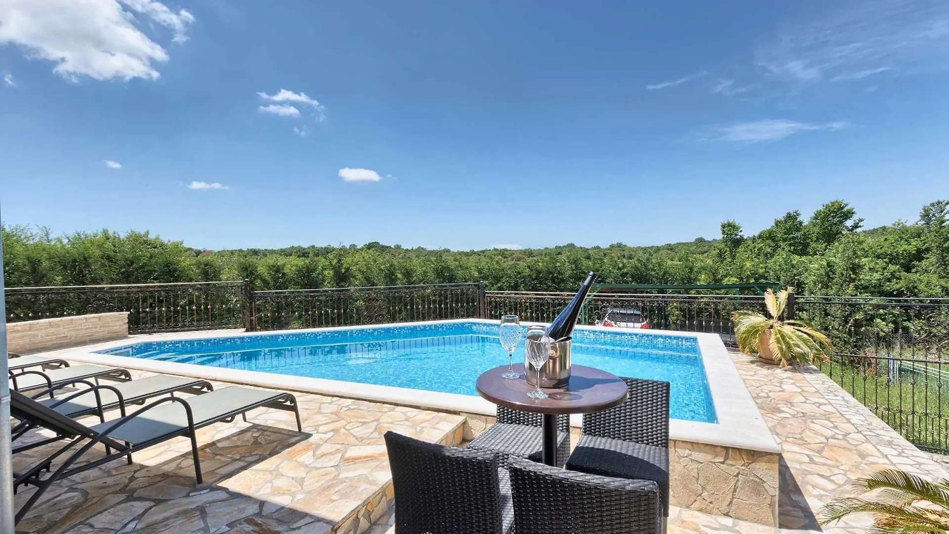 Villa Flora, Warm And Sunny Holiday Villa Loborika