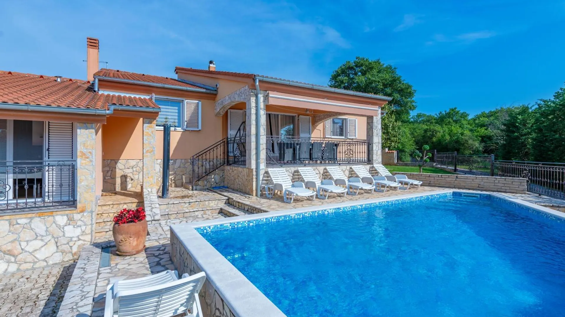 Villa Flora, Warm And Sunny Holiday Villa Loborika Casa vacanze