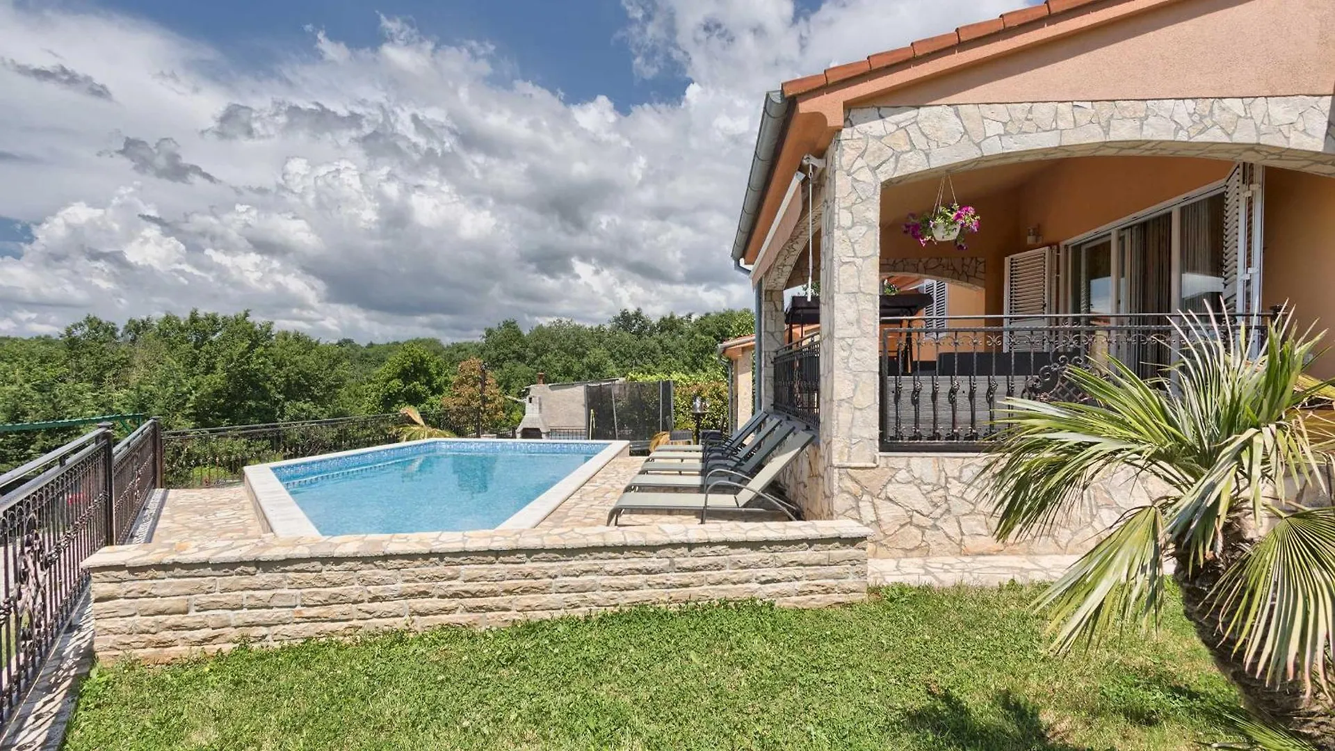 Villa Flora, Warm And Sunny Holiday Villa Loborika